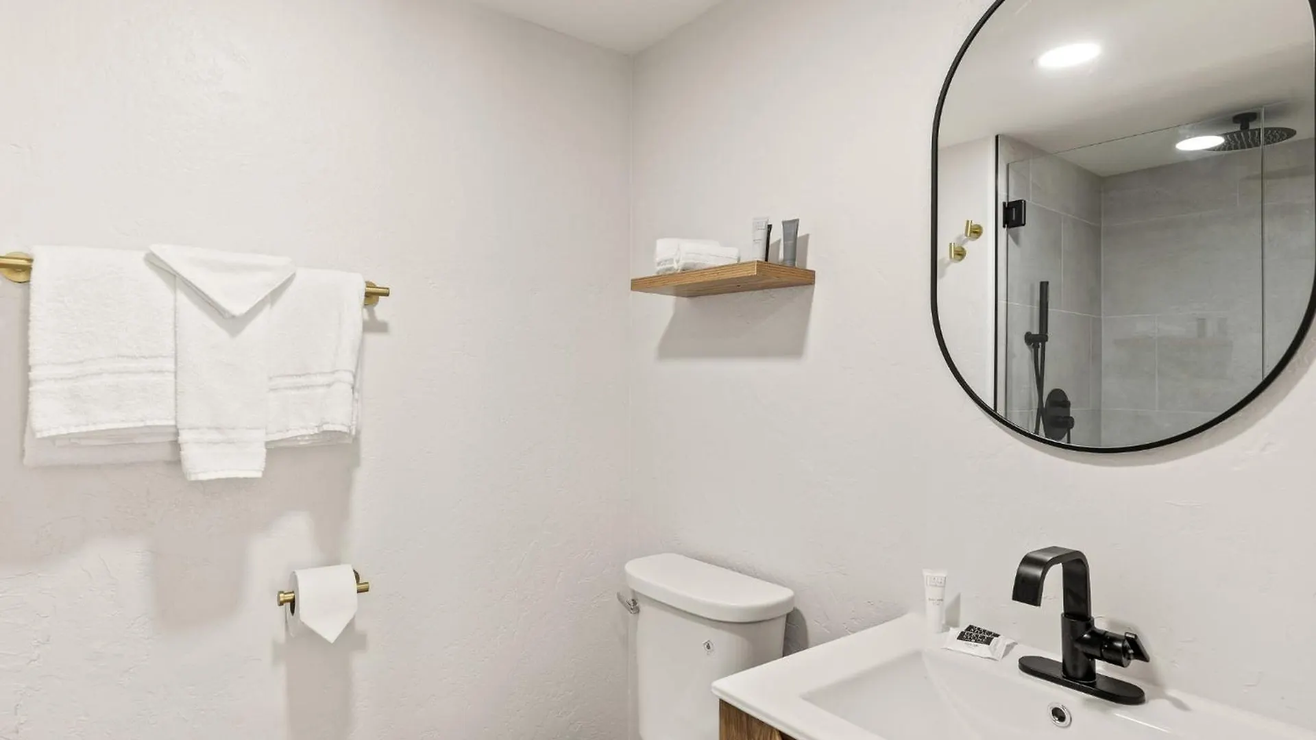 Casa Oliver Hotel & Resort - A Men'S Clothing Optional Resort In Palm Springs