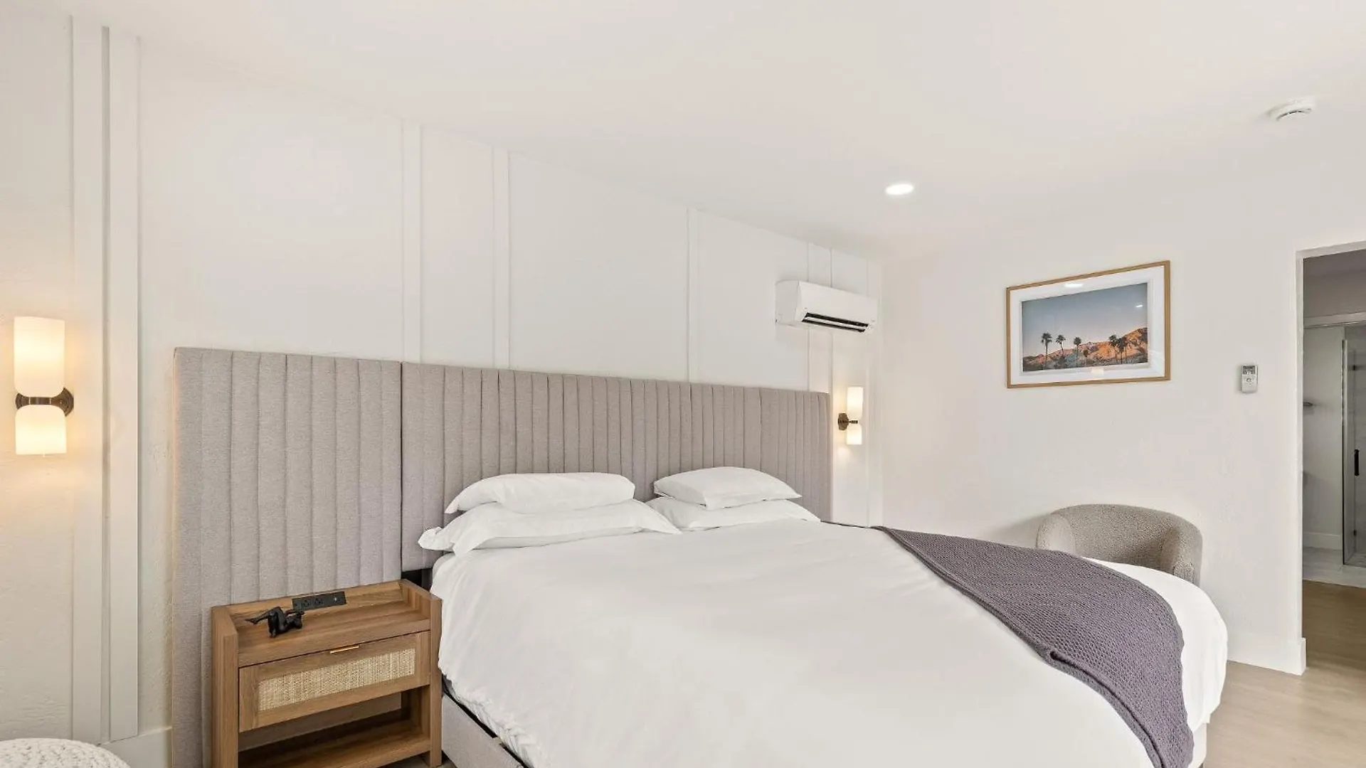 Casa Oliver Hotel & Resort - A Men'S Clothing Optional Resort In Palm Springs
