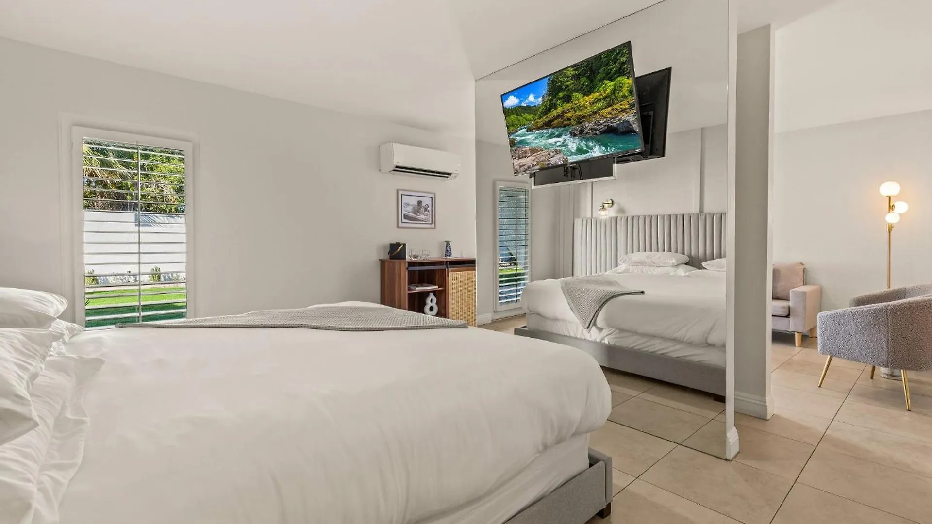 Casa Oliver Hotel & Resort - A Men'S Clothing Optional Resort In Palm Springs
