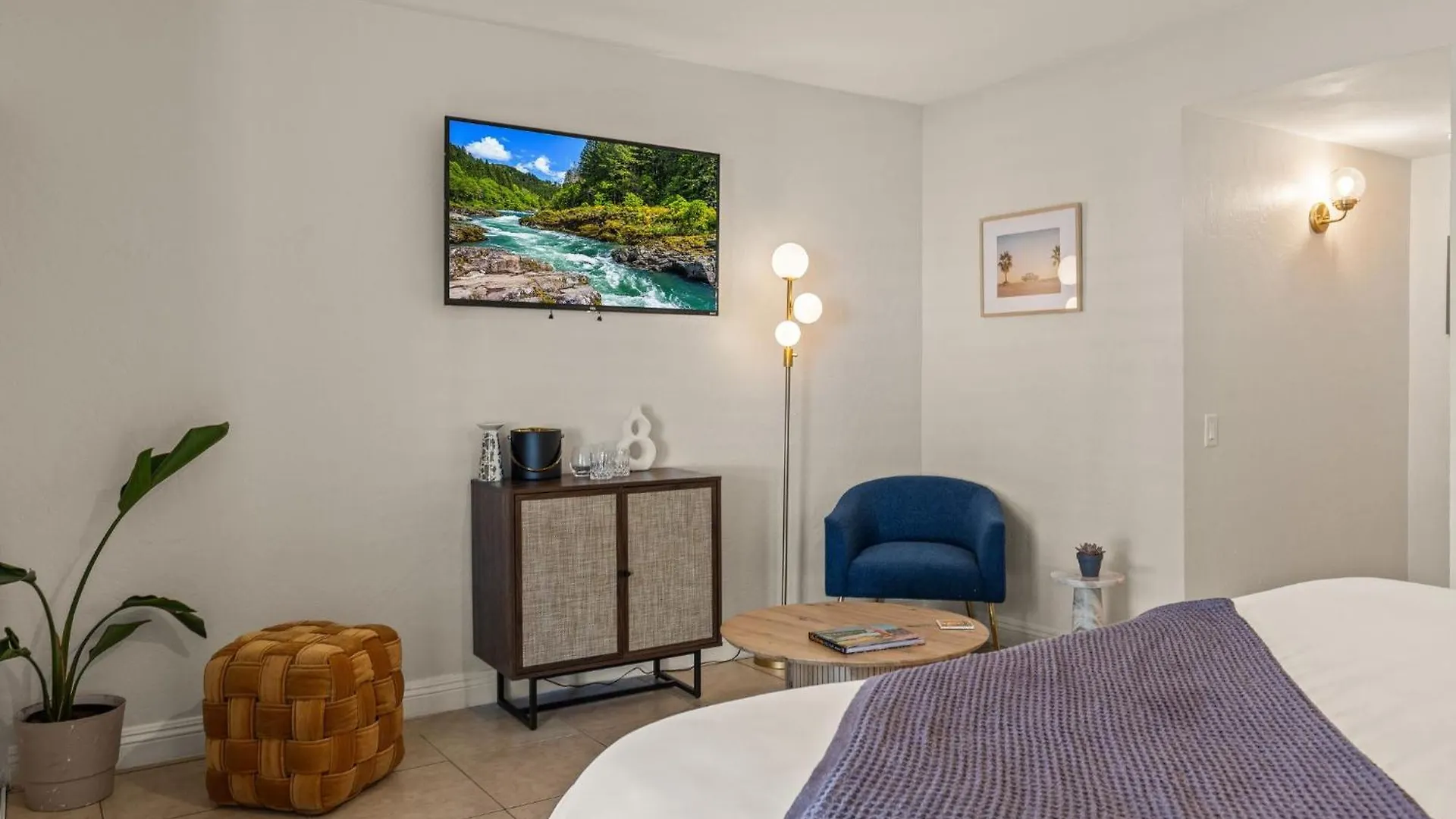 Casa Oliver Hotel & Resort - A Men'S Clothing Optional Resort In Palm Springs