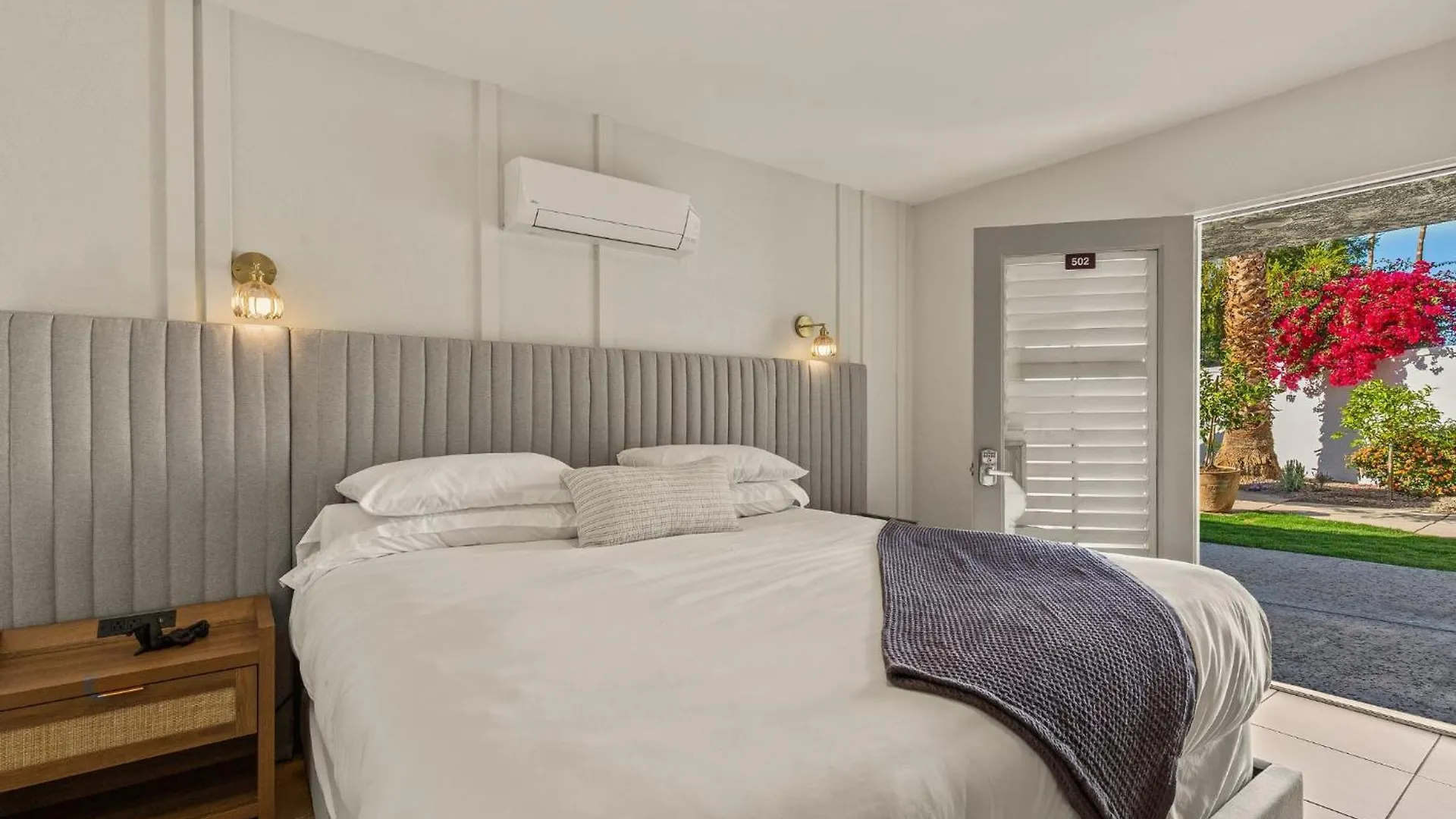 Casa Oliver Hotel & Resort - A Men'S Clothing Optional Resort In Palm Springs 0*,