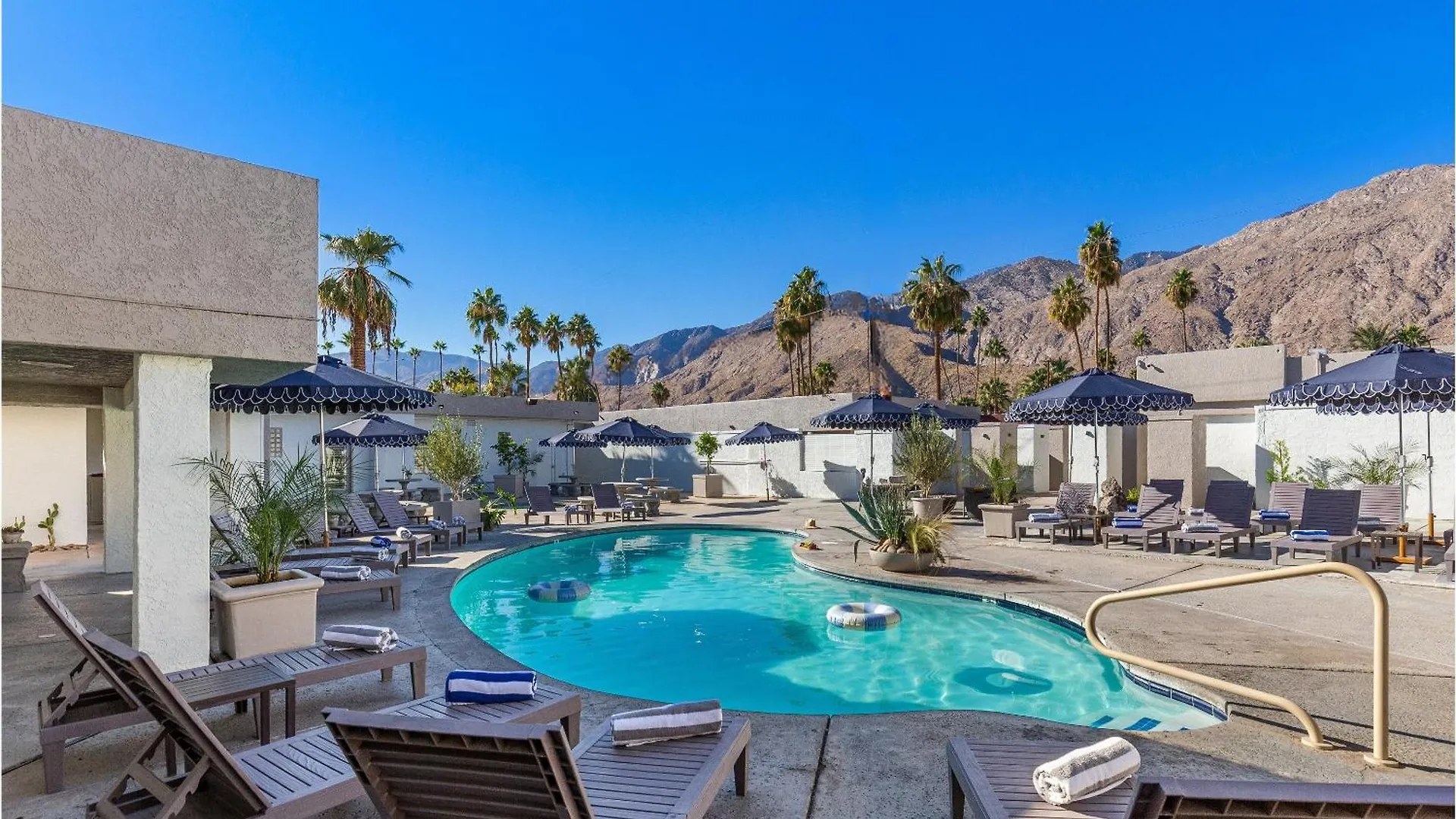 Casa Oliver Hotel & Resort - A Men'S Clothing Optional Resort In Palm Springs