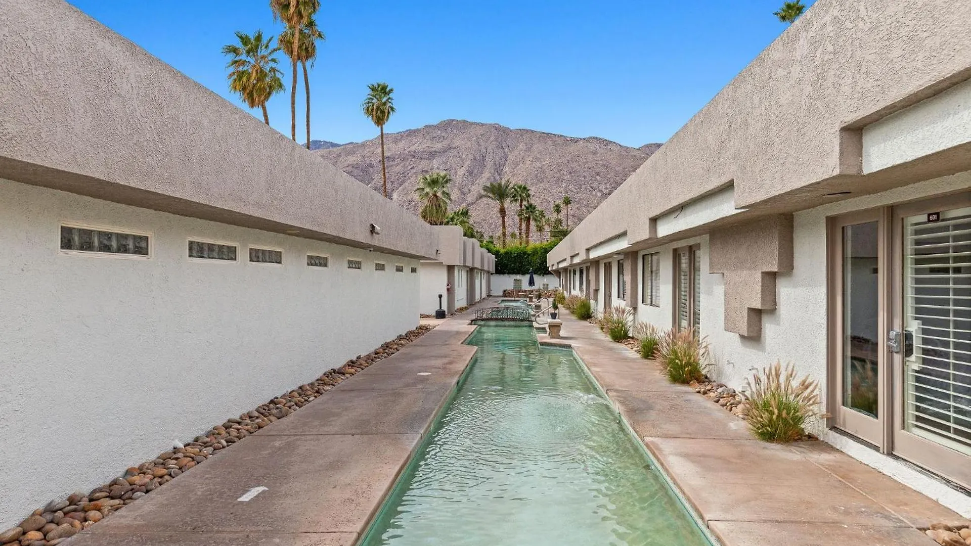 Casa Oliver Hotel & Resort - A Men'S Clothing Optional Resort In Palm Springs USA