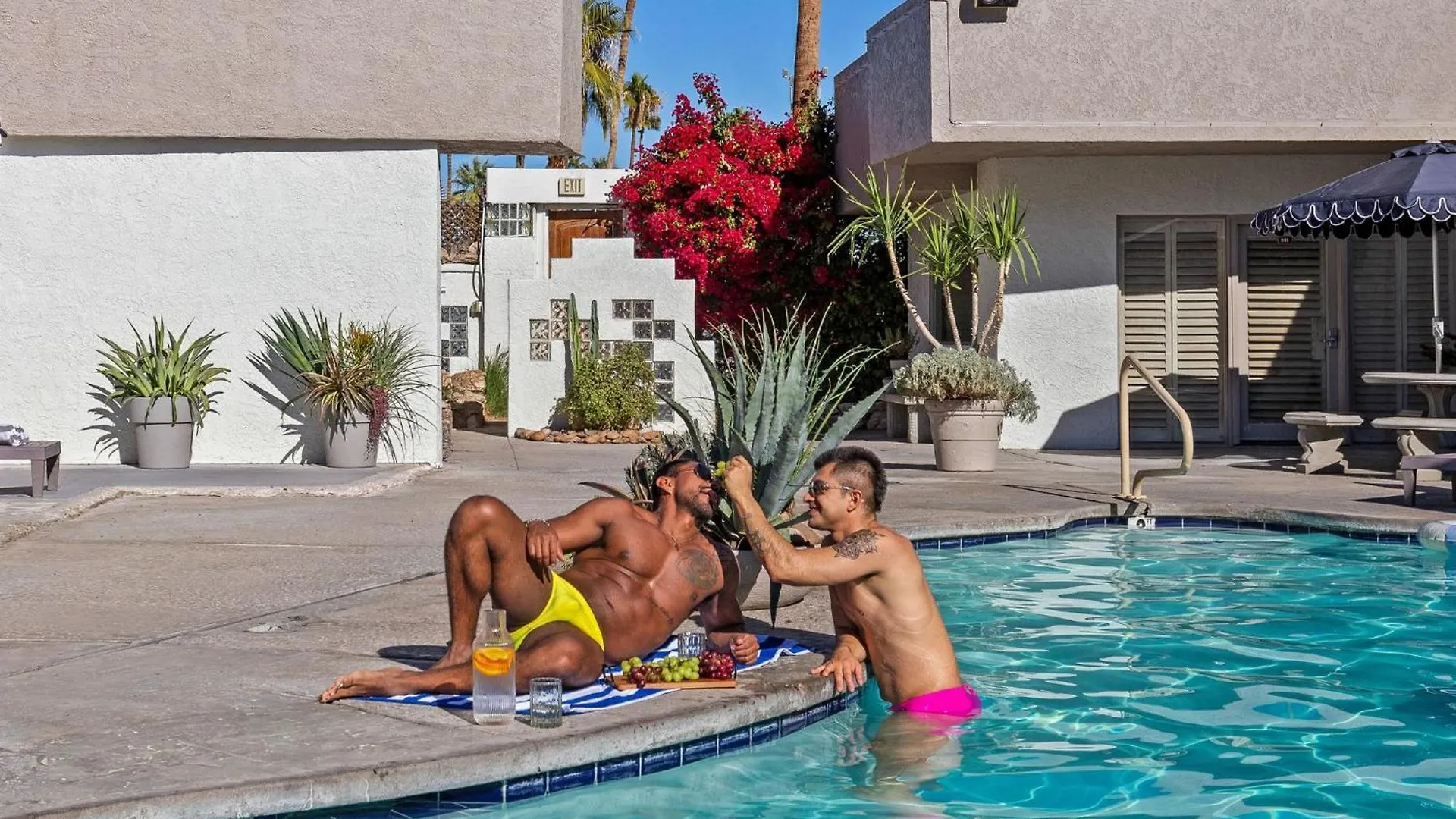 Casa Oliver Hotel & Resort - A Men'S Clothing Optional Resort In Palm Springs