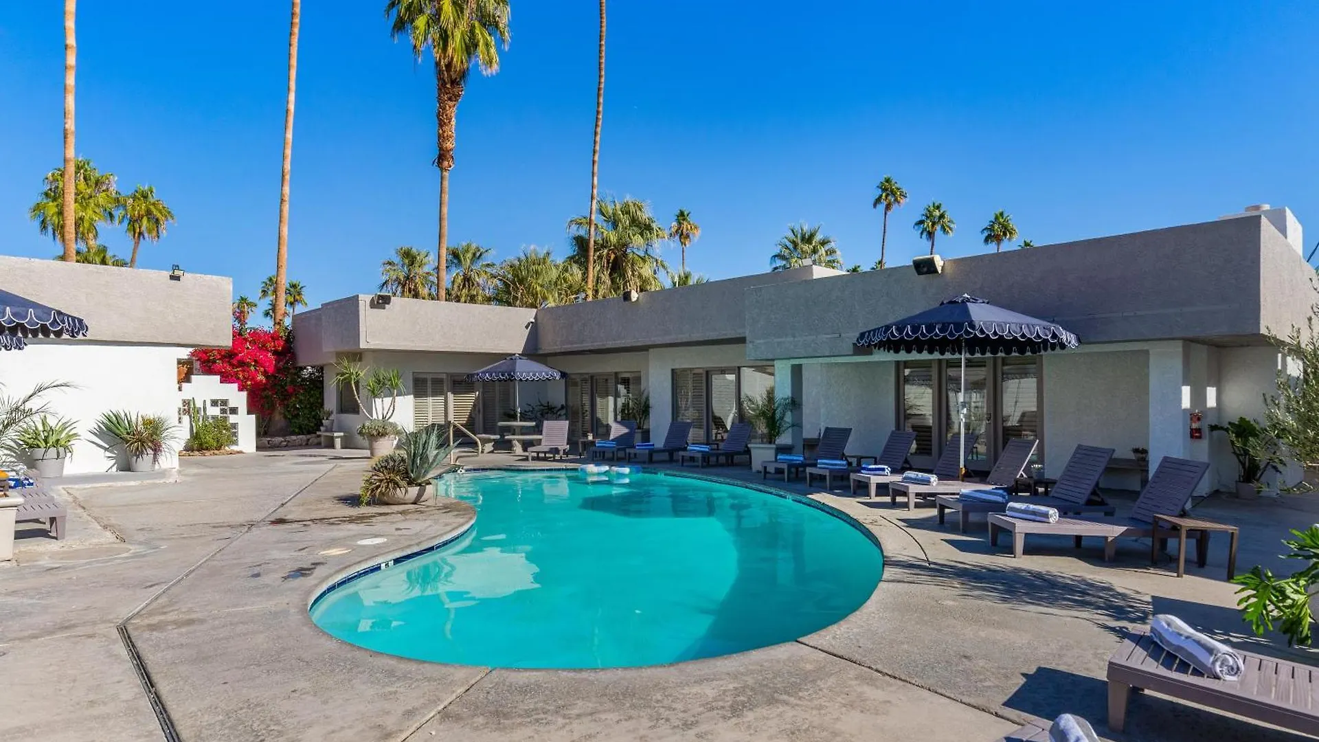 Casa Oliver Hotel & Resort - A Men'S Clothing Optional Resort In Palm Springs