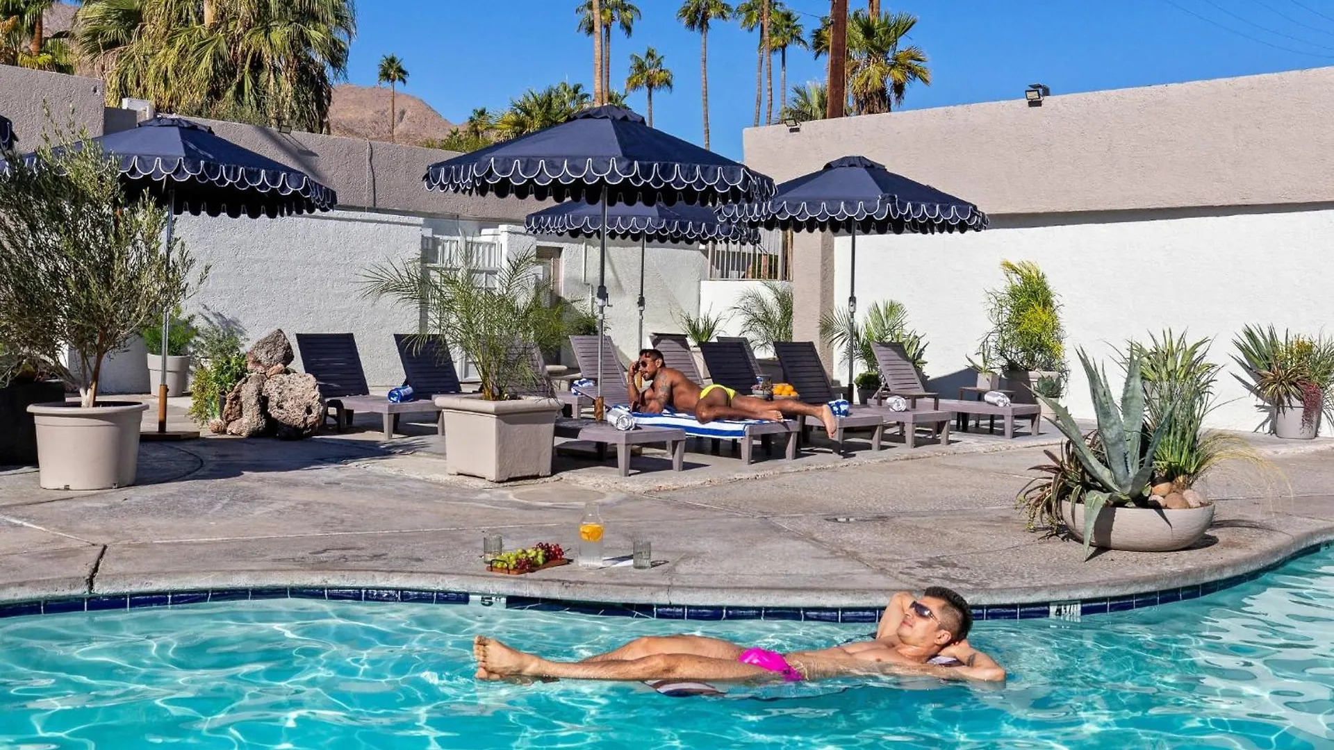 Casa Oliver Hotel & Resort - A Men'S Clothing Optional Resort In Palm Springs