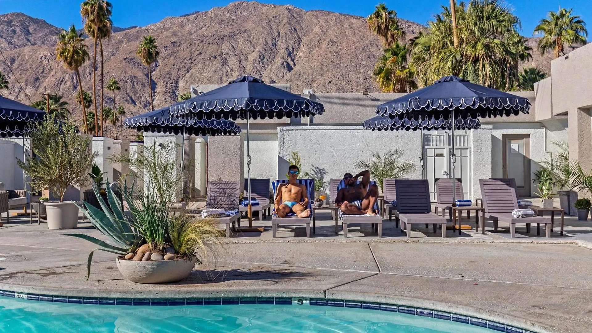 Casa Oliver Hotel & Resort - A Men'S Clothing Optional Resort In Palm Springs