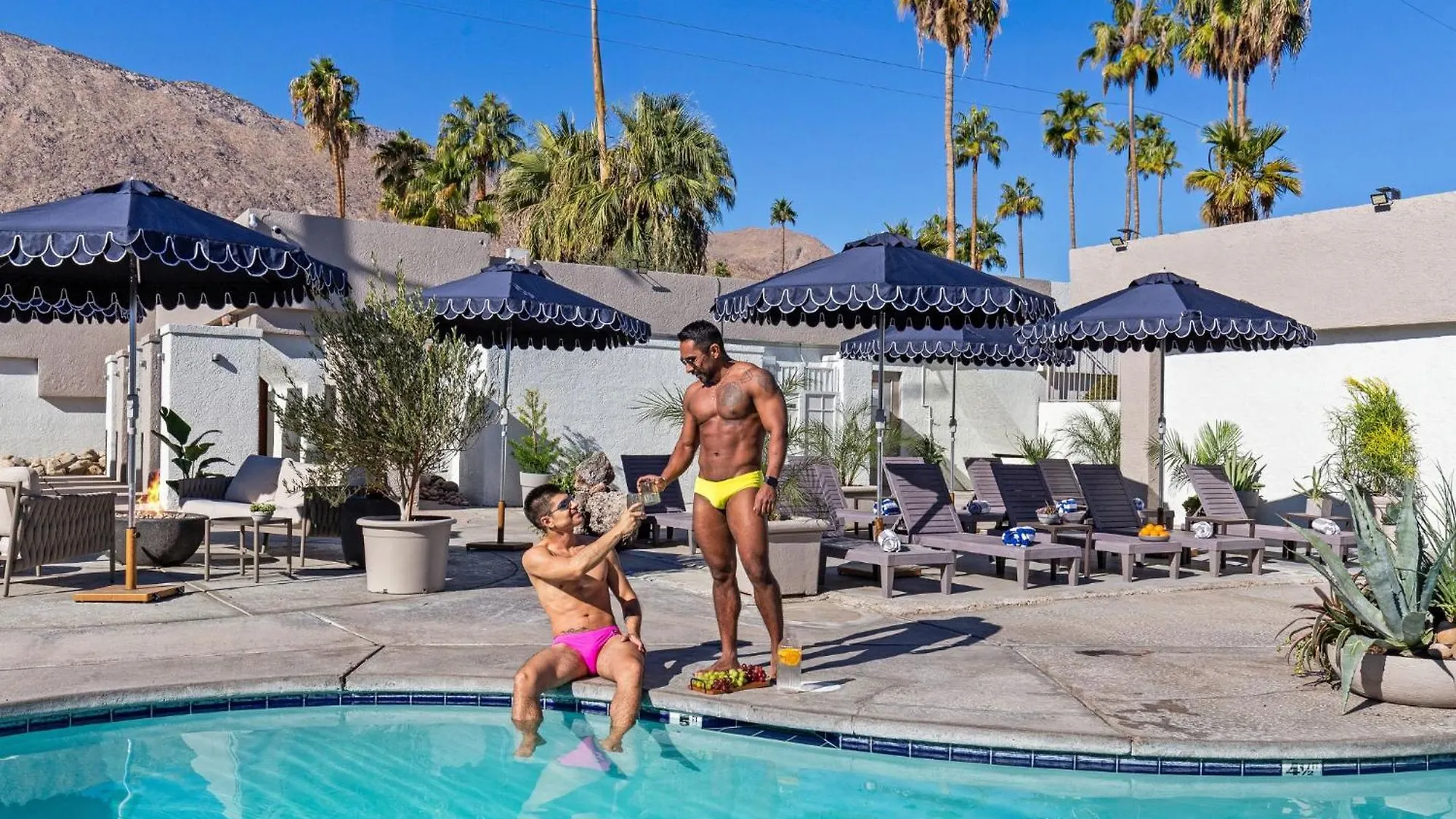 Casa Oliver Hotel & Resort - A Men'S Clothing Optional Resort In Palm Springs USA