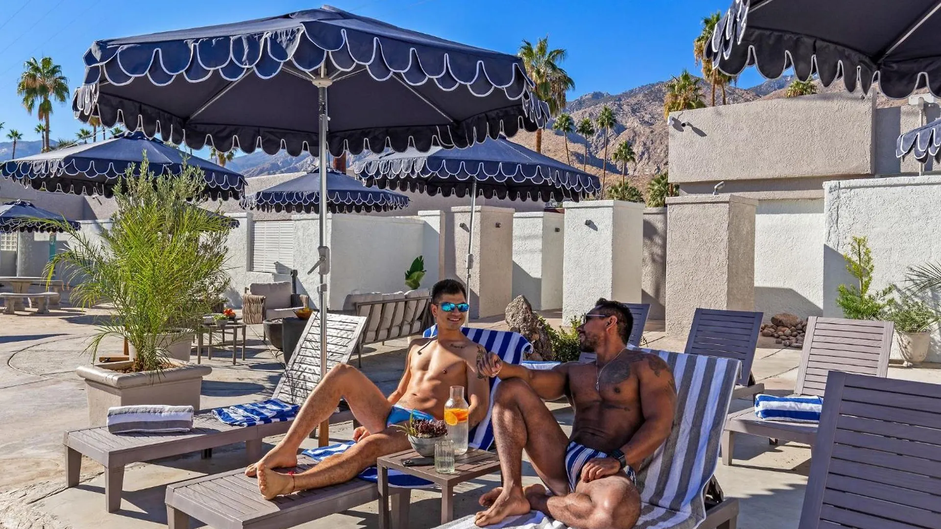 Casa Oliver Hotel & Resort - A Men'S Clothing Optional Resort In Palm Springs
